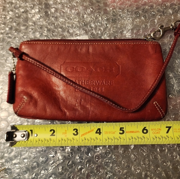 Vintage Coach Erikson Coin Purse in maroon red leather. - Picture 9 of 10